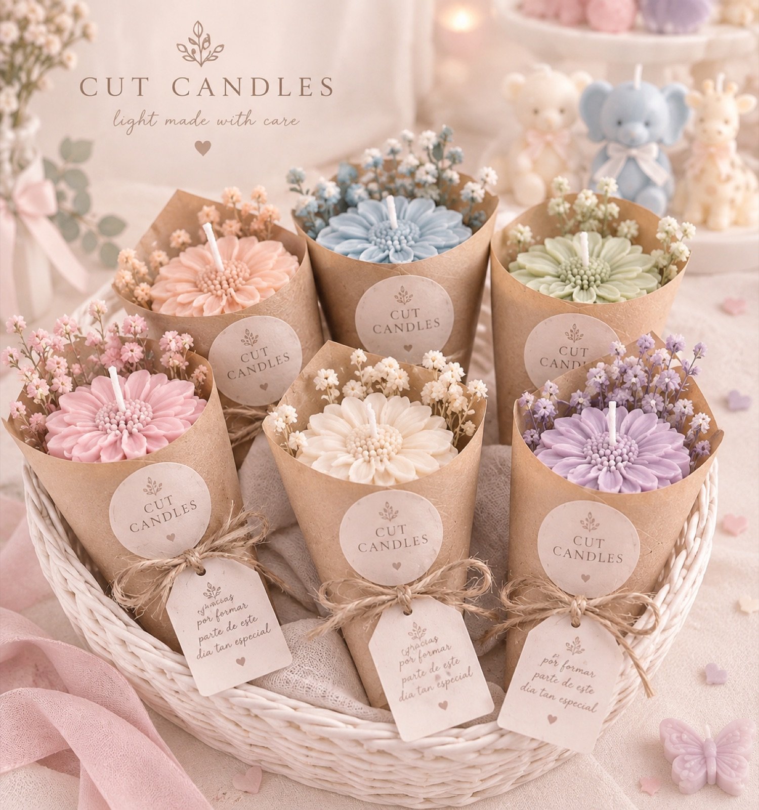 Pequeños Ramilletes de Luz de Cut Candles en varios colores: velas-flor de cera de soja en conos kraft con flores secas, en rosa, melocotón, azul, verde salvia, marfil y lila